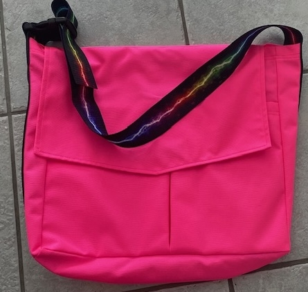 Hangin Out Bag hot pink